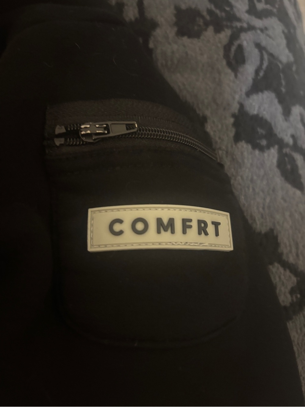 COMFRT Women's Black Hoodie with Zip Pocket
